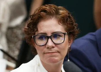 Corte italiana aprova extradição de Carla Zambelli ao Brasil, após condenação pelo STF