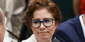 Corte italiana aprova extradição de Carla Zambelli ao Brasil, após condenação pelo STF