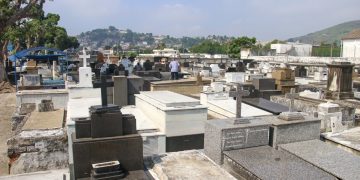 Projeto em Niterói propõe sepultamento de pets junto a famílias em cemitérios públicos e privados
