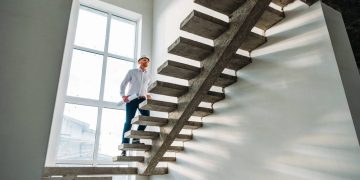 Construção de sobrado de 90m² com economia de 50% exige planejamento e escolhas estratégicas