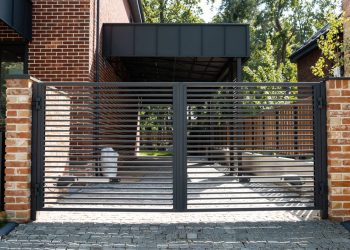 Custo estimado para construir garagem coberta para dois carros em 2026