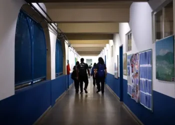 Dados do IBGE revelam aumento na frequência do bullying entre adolescentes brasileiros