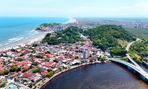 Projeto em Maricá propõe a criação de terminal rodoviário em Ponta Negra para melhorar mobilidade e organizar o transporte.