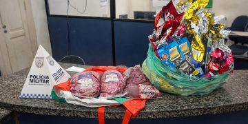 Mulher com oito passagens é presa por furto de R$ 1.463 em supermercado no centro de Niterói