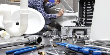 Custo médio para troca de encanamento de banheiro varia de R$ 1.200 a R$ 5.000 em 2026