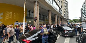 PF prende cinco suspeitos e apreende R$ 800 mil em operação contra organização criminosa em Niterói