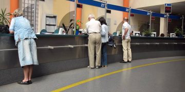 Atendimento prioritário em serviços públicos garante agilidade a idosos, gestantes e deficientes