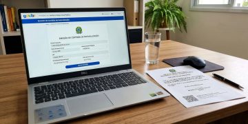 Emissão gratuita e digital da certidão de naturalização para idosos no portal do Governo Federal