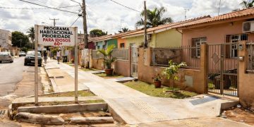 Programa habitacional reserva 3% de moradias para idosos, garantindo acessibilidade e prioridade