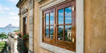 Restaurar janelas de madeira em Niterói valoriza imóveis históricos e preserva patrimônio