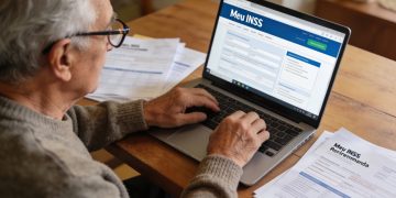 Regras de aposentadoria por idade no Brasil incluem idade mínima e tempo de contribuição em 2026