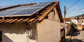 Investimento em energia solar em Niterói reduz custos e valoriza imóveis, com retorno em até cinco anos