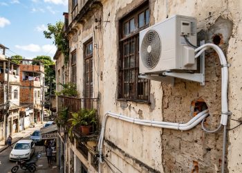 Custos médios e requisitos para instalação de ar-condicionado split em edifícios antigos no Brasil