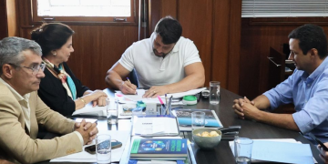 Governo e municípios do Noroeste Fluminense firmam convênio para descarte correto de resíduos urbanos