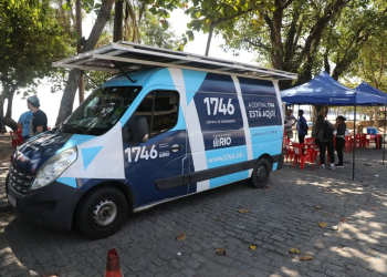Van da Prefeitura do Rio atende bairros da cidade em ações de esclarecimento e serviços