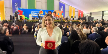 Araruama conquista Selo Ouro de Alfabetização do MEC e reforça avanços na educação