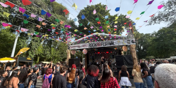 Rock 80 Festival na Urca promove música, solidariedade e cultura em cenário com vista ao Pão de Açúcar
