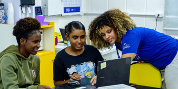 Inscrições abertas para 3.500 vagas gratuitas em cursos de tecnologia e inovação no Rio
