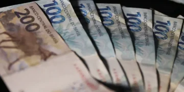 Tesouro realiza maior intervenção em títulos públicos em uma década para conter juros futuros