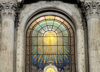 Projeto de restauração dos vitrais da Igreja da Candelária conta com R$ 1,6 milhão e parceria internacional