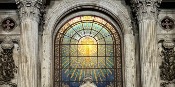 Projeto de restauração dos vitrais da Igreja da Candelária conta com R$ 1,6 milhão e parceria internacional