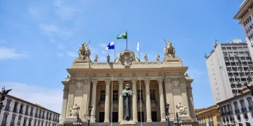 Alerj aprova lei para interditar ferros-velhos que vendem cobre roubado