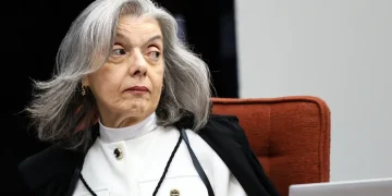 Ministra Cármen Lúcia relata ameaça de bomba durante palestra sobre violência de gênero