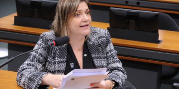 Câmara aprova alimentação escolar para profissionais da educação, com tramitação no Senado