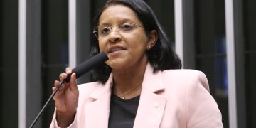 Comissão aprova lei que obriga planos de saúde a cobrir urgências obstétricas