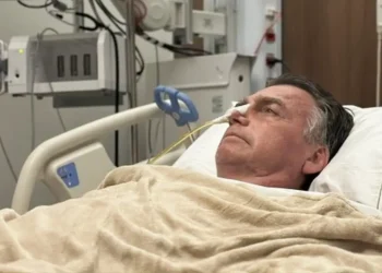 Bolsonaro apresenta sinais de melhora clínica após internação na UTI por broncopneumonia