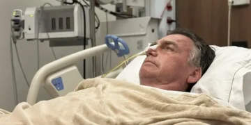 Bolsonaro apresenta sinais de melhora clínica após internação na UTI por broncopneumonia