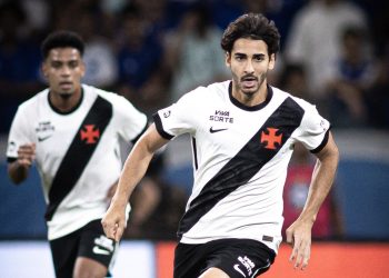 JP ganha destaque ao atuar pelo Vasco no empate contra o Cruzeiro pelo Brasileirão 2026