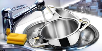 Fórmula caseira simples restaura o brilho de panelas escurecidas sem danificar