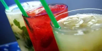 Homem é preso por cobrar R$ 2,5 mil por caipirinha a turista em Copacabana