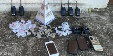 Quatro pessoas são detidas por tráfico de drogas em operação na rua Mirene Bittencourt, Maricá