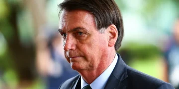 Bolsonaro recebe alta hospitalar e inicia prisão domiciliar regulamentada pelo STF
