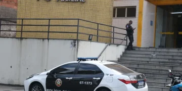 Polícia prende cinco suspeitos e apreende armas no Complexo do Fonseca, Niterói