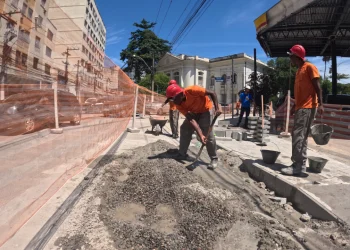 Revitalização do centro de Niterói avança com intervenções na Avenida Ernani do Amaral Peixoto