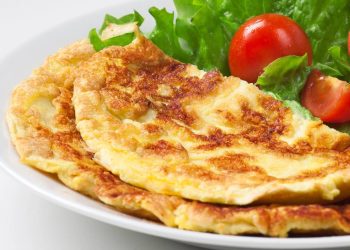 Omelete simples e cremosa: receita prática e versátil para o dia a dia