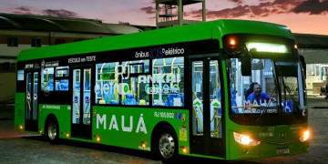 Ônibus elétrico inicia testes na linha Niterói-Candelária como parte de projeto de modernização