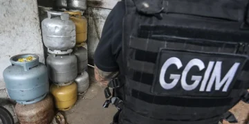 Operação Asfixia localiza depósito clandestino de gás em Niterói