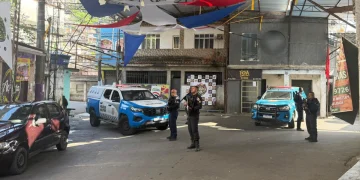 Operação em Niterói desobrui vias e combate o crime organizado na Vila Ipiranga