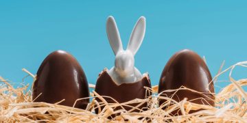 Receita caseira de ovos de colher de Páscoa destaca uso de ovos, açúcar e chocolate