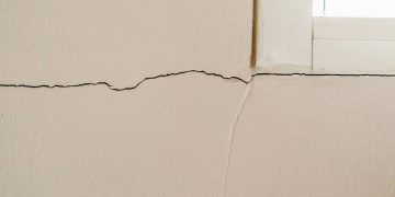 Rachaduras em paredes novas: causas, prevenção e importância do acompanhamento técnico