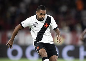 Comitiva da CBF acompanha Paulo Henrique em jogo pelo Vasco contra o Palmeiras
