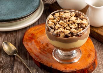 Sobremesas de travessa na Páscoa oferecem praticidade, economia e alto rendimento