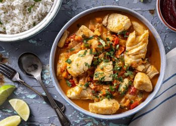 Tilápia substitui bacalhau na Páscoa com sabor acessível e preparo simplificado