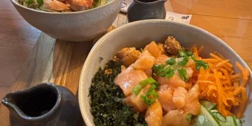 Let’s Poke chega ao Leblon com proposta de culinária havaiana e ambiente despojado