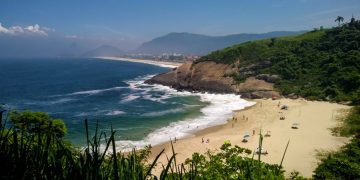 Praia do Sossego em Niterói conquista cinco certificados da Bandeira Azul consecutivos
