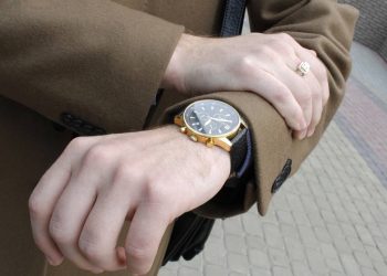 Dispositivo de ouro 18 quilates em casa pode valer uma fortuna, revela mercado de luxo